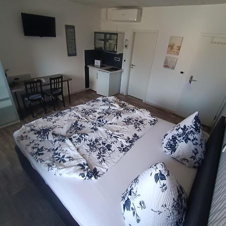 Хостел Boardinghouse Sinsheim Zentral Am Burgplatz Екстер'єр фото