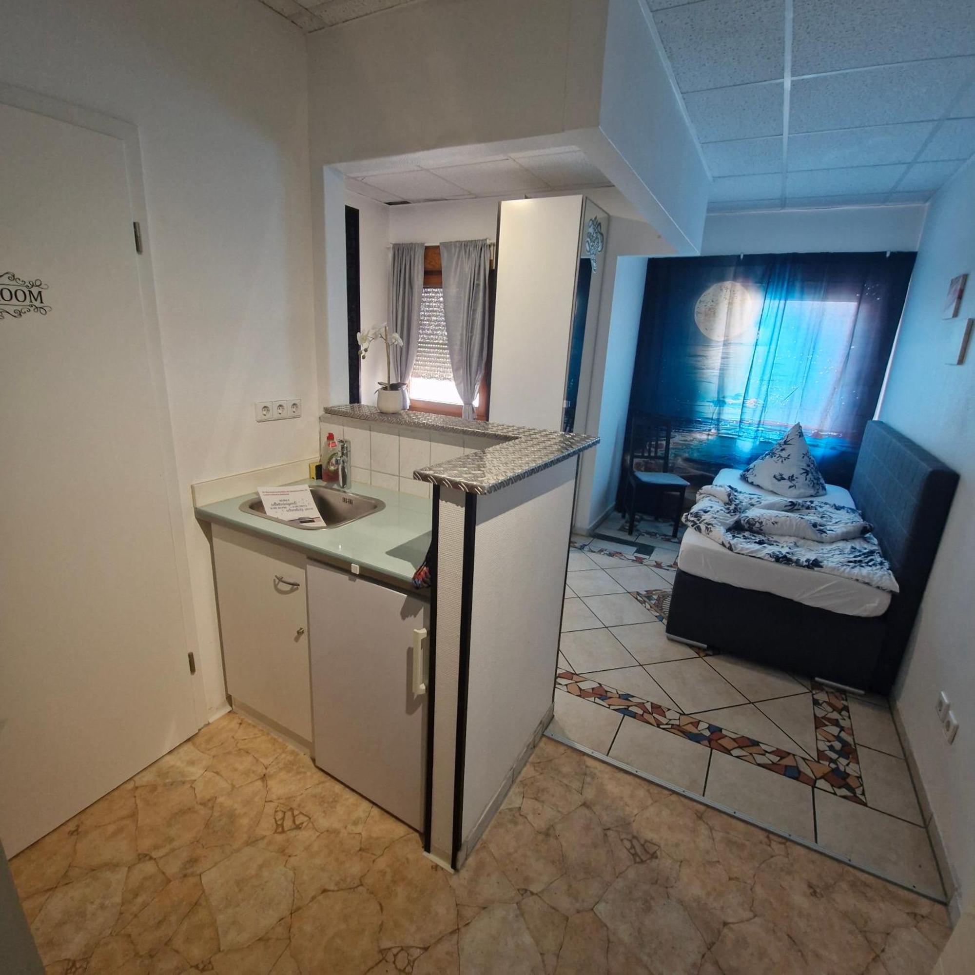 Хостел Boardinghouse Sinsheim Zentral Am Burgplatz Екстер'єр фото