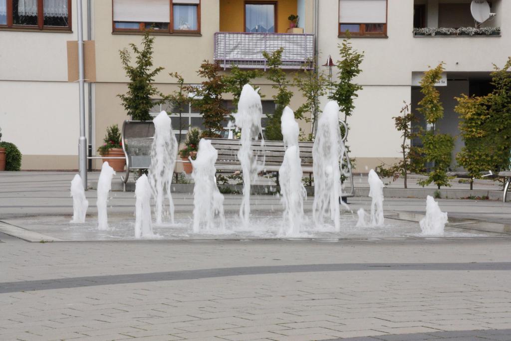 Хостел Boardinghouse Sinsheim Zentral Am Burgplatz Екстер'єр фото