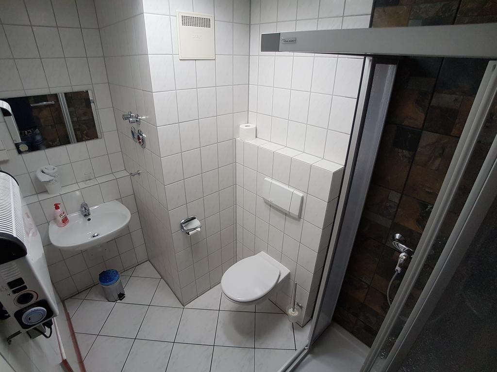 Хостел Boardinghouse Sinsheim Zentral Am Burgplatz Екстер'єр фото