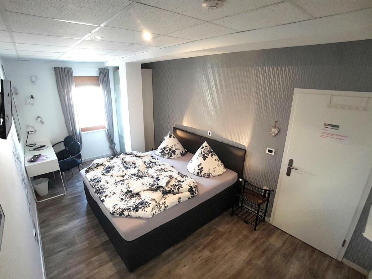 Хостел Boardinghouse Sinsheim Zentral Am Burgplatz Екстер'єр фото