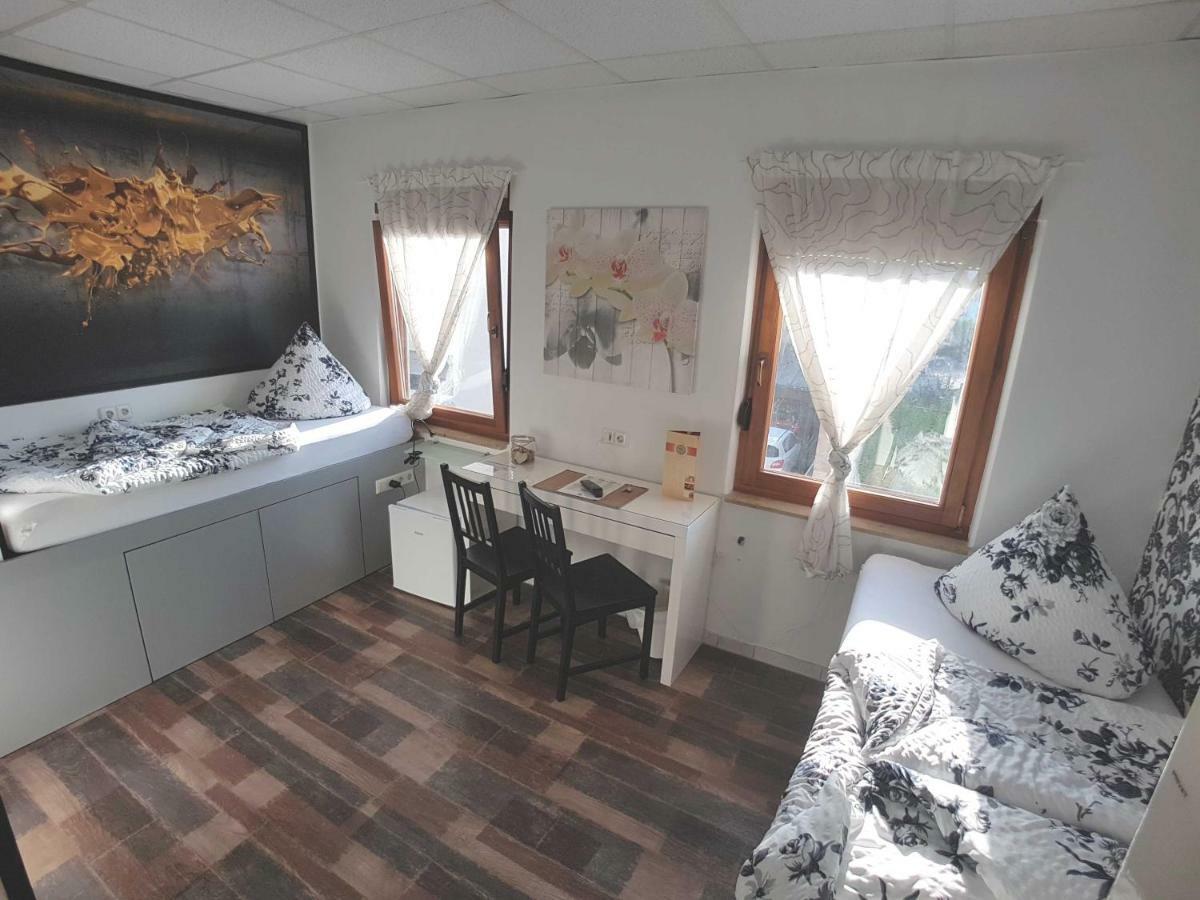 Хостел Boardinghouse Sinsheim Zentral Am Burgplatz Екстер'єр фото