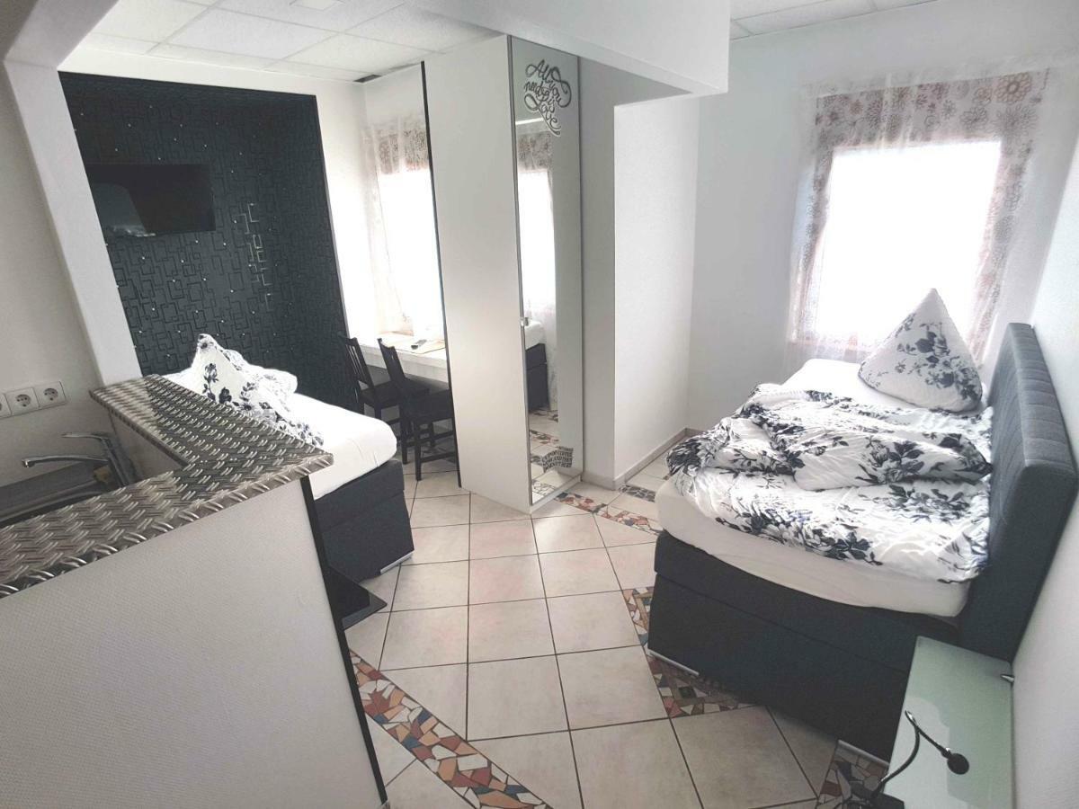 Хостел Boardinghouse Sinsheim Zentral Am Burgplatz Екстер'єр фото