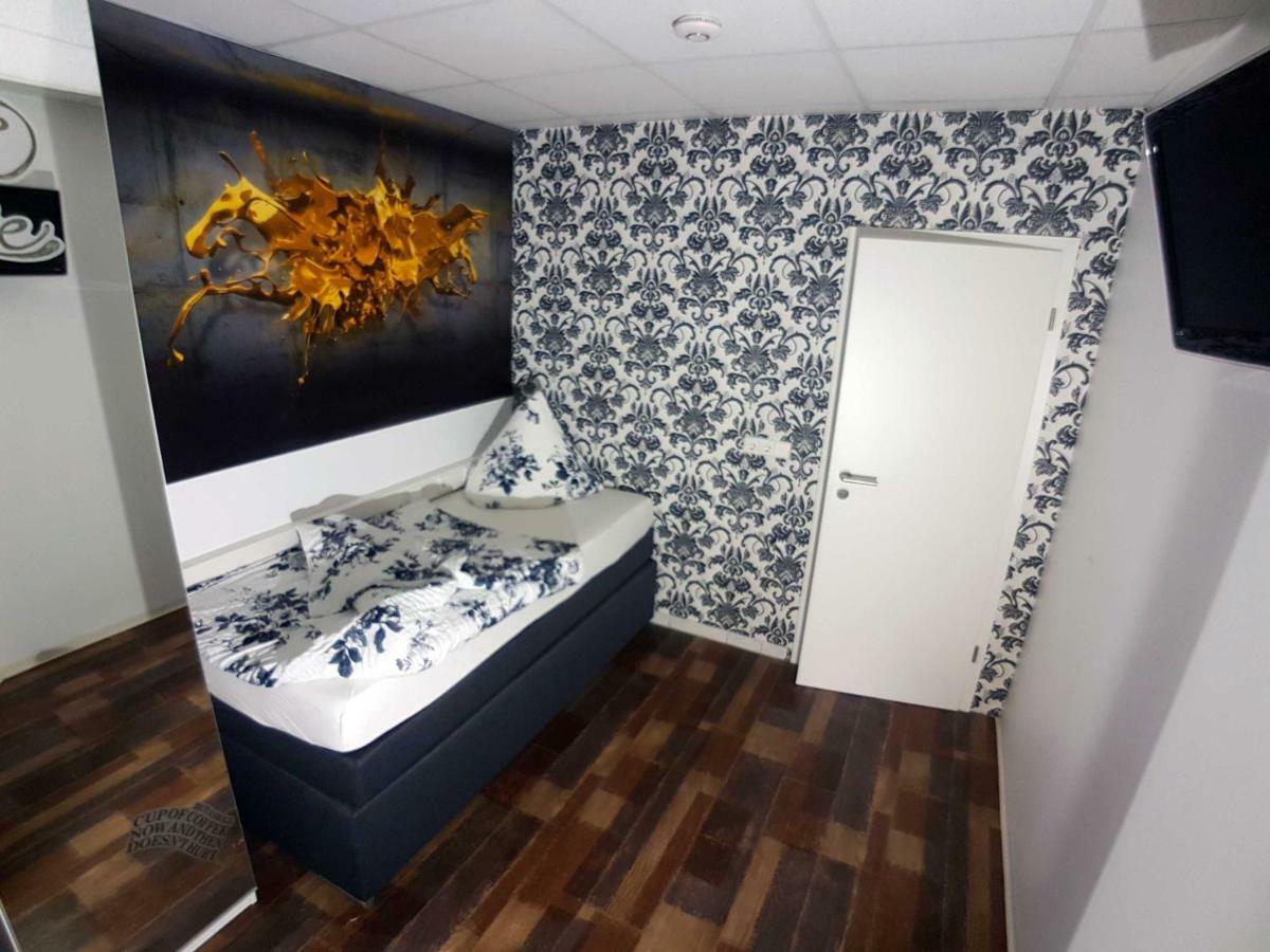 Хостел Boardinghouse Sinsheim Zentral Am Burgplatz Екстер'єр фото