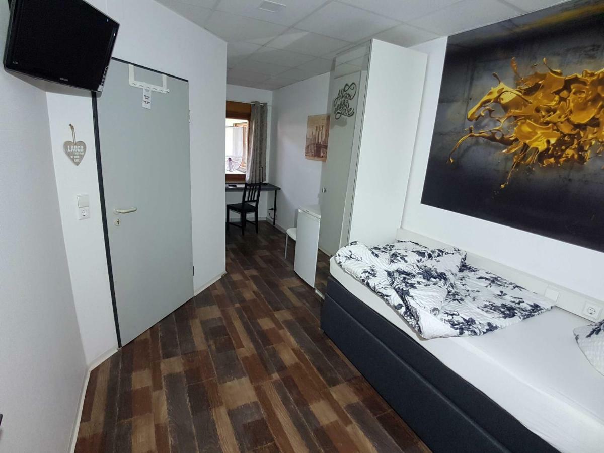 Хостел Boardinghouse Sinsheim Zentral Am Burgplatz Екстер'єр фото