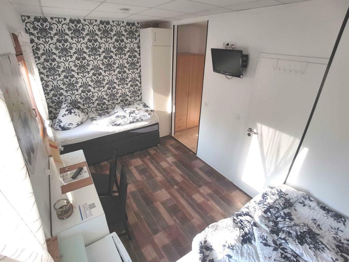 Хостел Boardinghouse Sinsheim Zentral Am Burgplatz Екстер'єр фото
